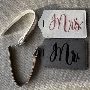 Newlywed luggage tags
